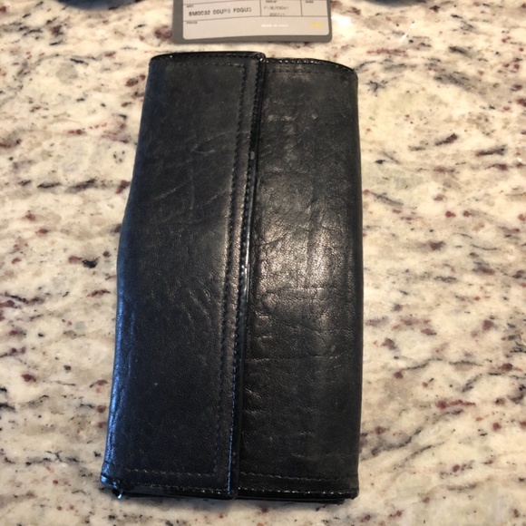 Fendi B bag and matching wallet - Picture 2 of 16